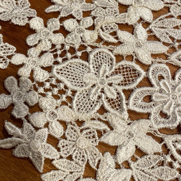 2 TWO beautiful hand made LACE doilies VINTAGE - Picture 6 of 16